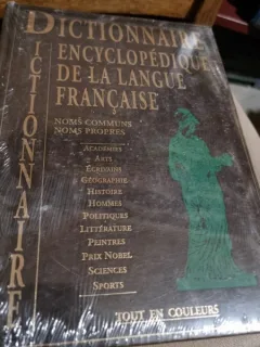 Dictionnaire de la langue francaise. Noms communs, noms propres. Tout En couleurs