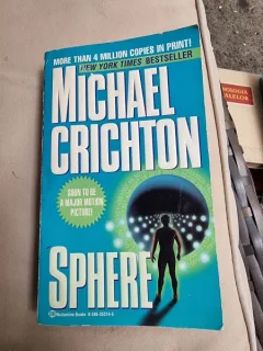 Sphere - Michael Crichton  carte in limba engleza