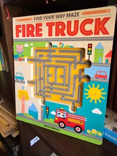 Find your way maze - Fire truck (Gaseste-ti drumul in labirint - masina de pompieri - carte in limba engleza)