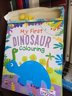 My first dinosaur colouring (Primul meu dinozaur colorat - limba engleza)