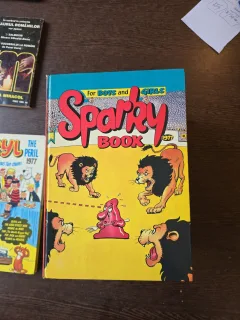 Sparky Book - carte benzi desenate in engleza