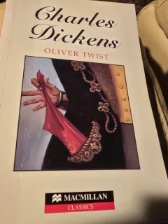 Oliver Twist - Charles Dickens