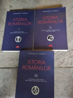 Istoria Romanilor - Constantin C. Giurescu 3 volume