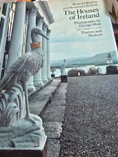 The Houses of Ireland: Domestic Architecture from the Medieval Castle to the Edwardian Villa - Brian de Breffny, Rosemary Ffolliott