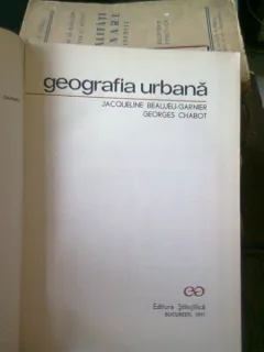 GEOGRAFIA URBANA DE JACQUELINE BEAUJEU GARNIER , GEORGES CHABOT , BUCURESTI 1971