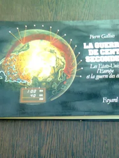 LA GUERRE DE CENT SECONDES - PIERRE GALLOIS  (CARTE IN LIMBA FRANCEZA)