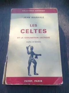 LES CELTES ET LA CIVILISATION CELTIQUE - JEAN MARKALE  (CARTE IN LIMBA FRANCEZA)