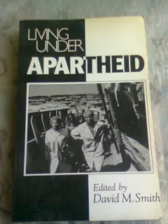 Living Under Apartheid: Aspects of Urbanization and Social Change in South Africa (London Research Series in Geography) - David M. Smith   *carte in limba engleza)