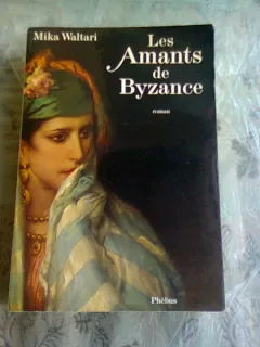 LES AMANTS DE BYZANCE - MIKA WALTARI  (CARTE IN LIMBA FRANCEZA)