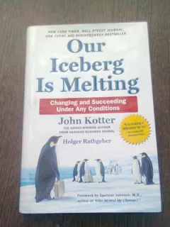 OUR ICEBERG IS MELTING - JOHN KOTTER  (CARTE IN LIMBA ENGLEZA)