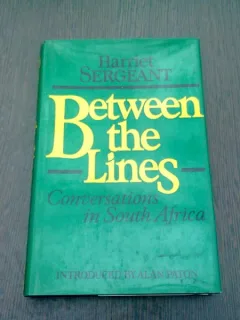 BETWEEN THE LINES. CONVERSATIONS IN SOUTH AFRICA - HARRIET SERGEANT  (CARTE IN LIMBA ENGLEZA)