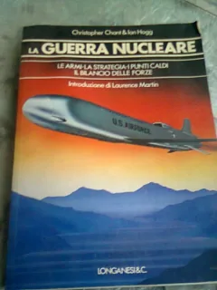 LA GUERRA NUCLEARE - CHRISTOPHER CHANT  (CARTE IN LIMBA ITALIANA)