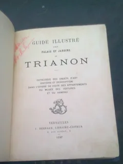 GUIDE ILLUSTRE DES PALAIS ET JARDIN S DE DE TRIANON  (CARTE IN LIMBA FRANCEZA)