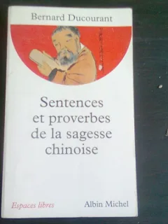 SENTENCES ET PROVERBES DE LA SAGESSE CHINOISE - BERNARD DUCOURANT  (CARTE IN LIMBA FRANCEZA)