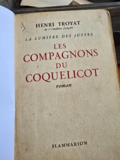 LES COMPAGNONS DU COQUELICOT - HENRI TROYAT  (CARTE IN LIMBA FRANCEZA)