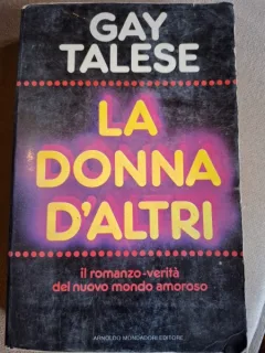 LA DONNA D ALTRI - GAY TALESE  (CARTE IN LIMBA ITALIANA)