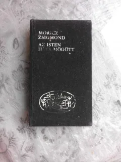AZ ISTEN HATA MOGOTT - MERICZ ZSIGMOND  (CARTE IN LIMBA MAGHIARA)