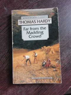 FAR FROM THE MADDING CROWD - THOMAS HARDY  (CARTE IN LIMBA ENGLEZA)