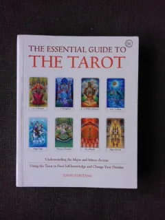THE ESSENTIAL GUIDE TO THE TARROT - DAVID FONTANA  (CARTE IN LIMBA ENGLEZA)
