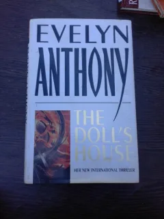 The dool's house - Evelyn Anthony  (carte in limba engleza)