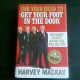 USE YOUR HEAD TO GET YOUR FOOT IN THE DOOR - HARVEY MACKAY  (CARTE IN LIMBA ENGLEZA)