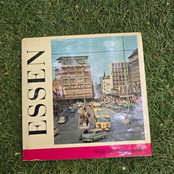 Essen, with 30 colour plates. Panorama Book