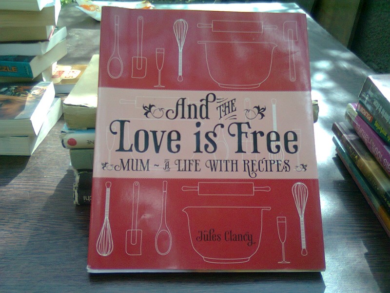 And the love is free - Jules Clancy  (si dragostea e libera/carte de bucate)