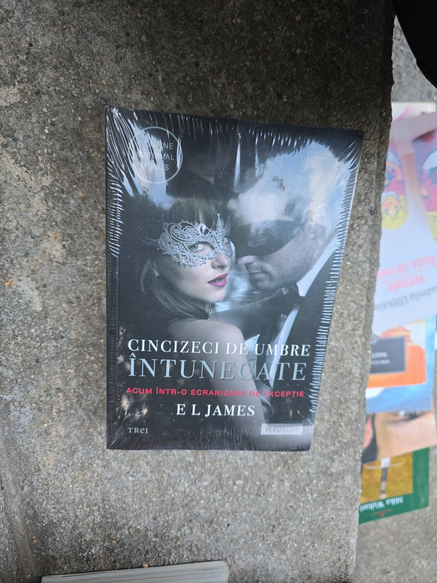 Cincizeci de umbre întunecate - E L James