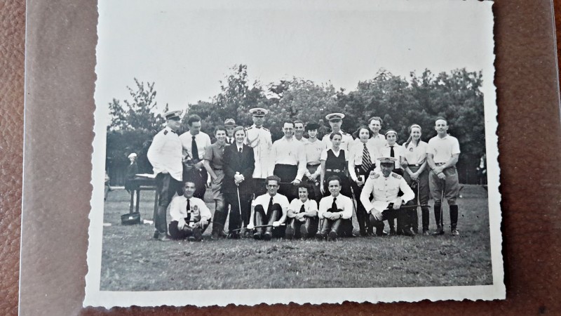 Fotografie, Clubul calaretilor, elevi si instructori de la scoala de calarie,1936