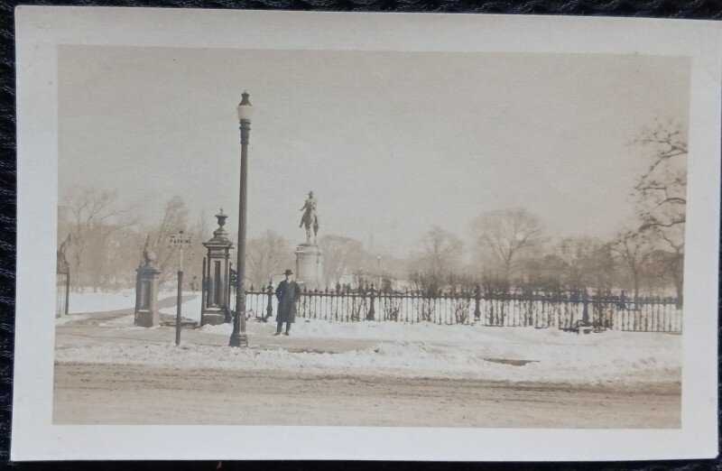 Fotografie, Tatal lui Geo Litarczek, parintele radiologiei romanesti, Boston Public Garden, 1926