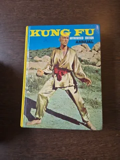 Kung Fu Annual - carte cu text si benzi desenate in engleza