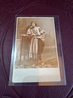 Fotografie tip carte postala , Femeie in port popular , alb negru - Foto arta , Mihail Sisu