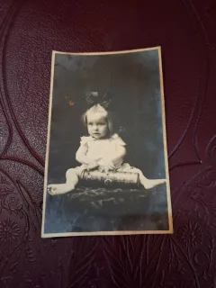 fotografie tip carte postala, copil mic, alb negru - circulata