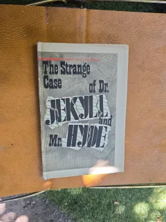 The Strange Case of Dr. Jekyll and Mr. Hyde - Robert Louis Stevenson