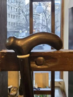 Baston din lemn de mahon, perioada interbelica