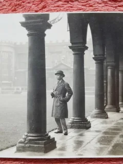 Barbat la Cambridge, Trinity College, 1926