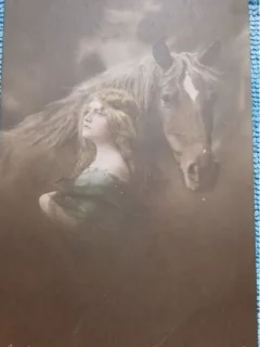 Carte postala, Tanara impreuna cu calul, inceput de secol XX