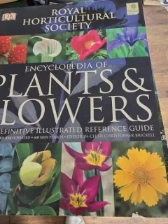 Encyclopedia of plants & flowers - Christopher Brickell