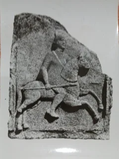 Fotografie, Cavaler roman pe o metopa a monumentului Tropaeum Traiani