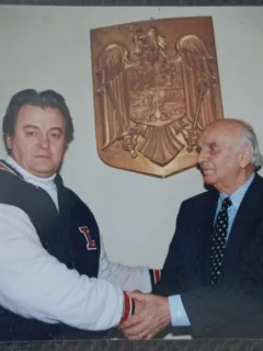 Fotografie, Corneliu Vadim Tudor intr-una dintre intalnirile sale