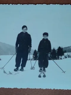 Fotografie, Geo Litarczek, parintele radiologiei romanest si Stella, mama sa, la schi la Predeal, 1935