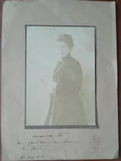 Fotografie lipita [e cartom, pictorita Ottilia Michail Oteteleșanu (1885-1974)