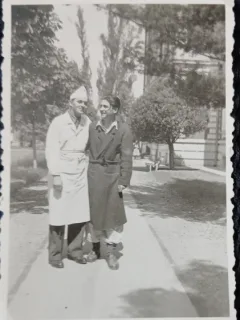 Fotografie, Medic militar impreuna cu un militar pacient, perioada celui de-al doilea razboi mondial