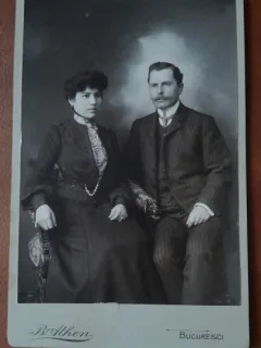 Fotografie pe carton, sot si sotie, inceput de secol XX