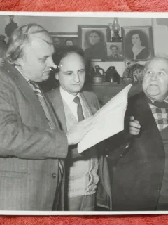 Fotografie, Poetul Grigore Vieru (1935-2009) impreuna cu doi prieteni