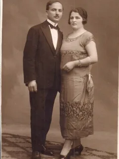 Fotografie sub forma de carte postala din perioada interbelica
