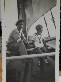 Fotografie, tata si fiul la plimbare pe mare, la Constanta, 1932