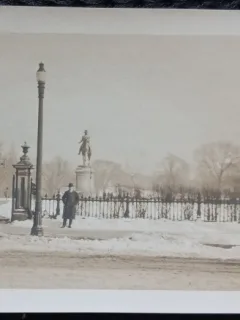 Fotografie, Tatal lui Geo Litarczek, parintele radiologiei romanesti, Boston Public Garden, 1926
