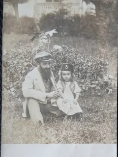 Fotografie tip Carte postala, Barbat turc cu fetita, perioada interbelica