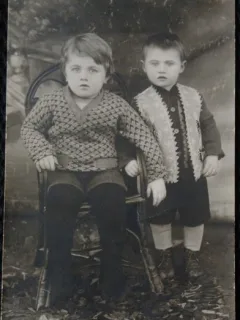 Fotografie tip Carte Postala, doi baietei, 1933